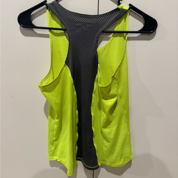 Under Armor Tank - Picture 2 of 3